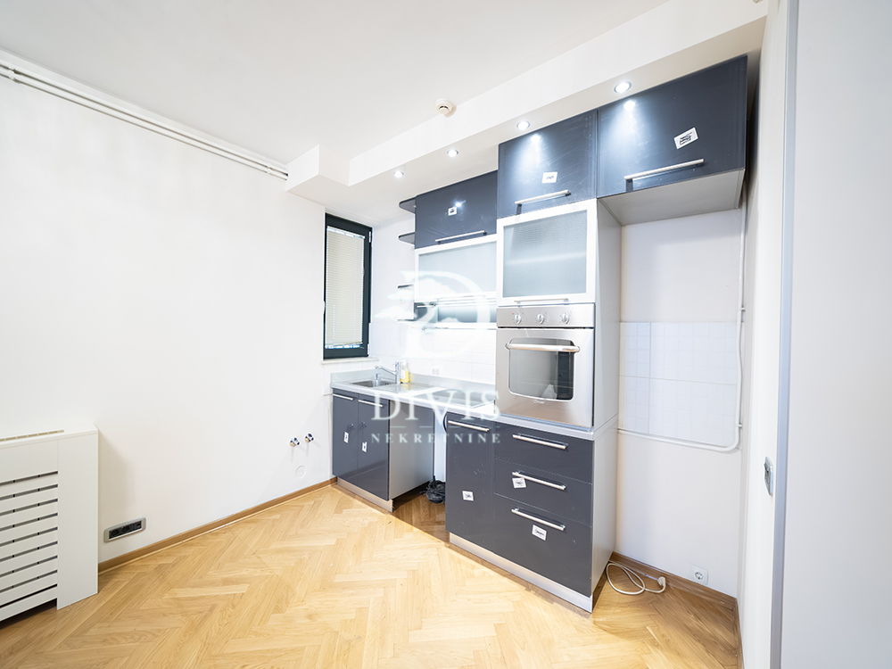 Slika 1 - Milovana Marinkovića, Šestosoban stan na prodaju, 396m2, 1.100.000€